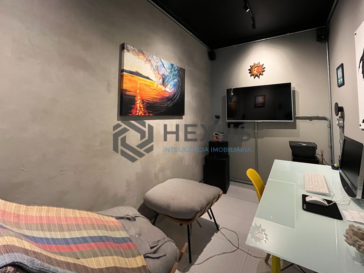 Foto 32 de Apartamento reformado com varanda e lazer a 70m da Praia das Pitangueiras, Guaruja