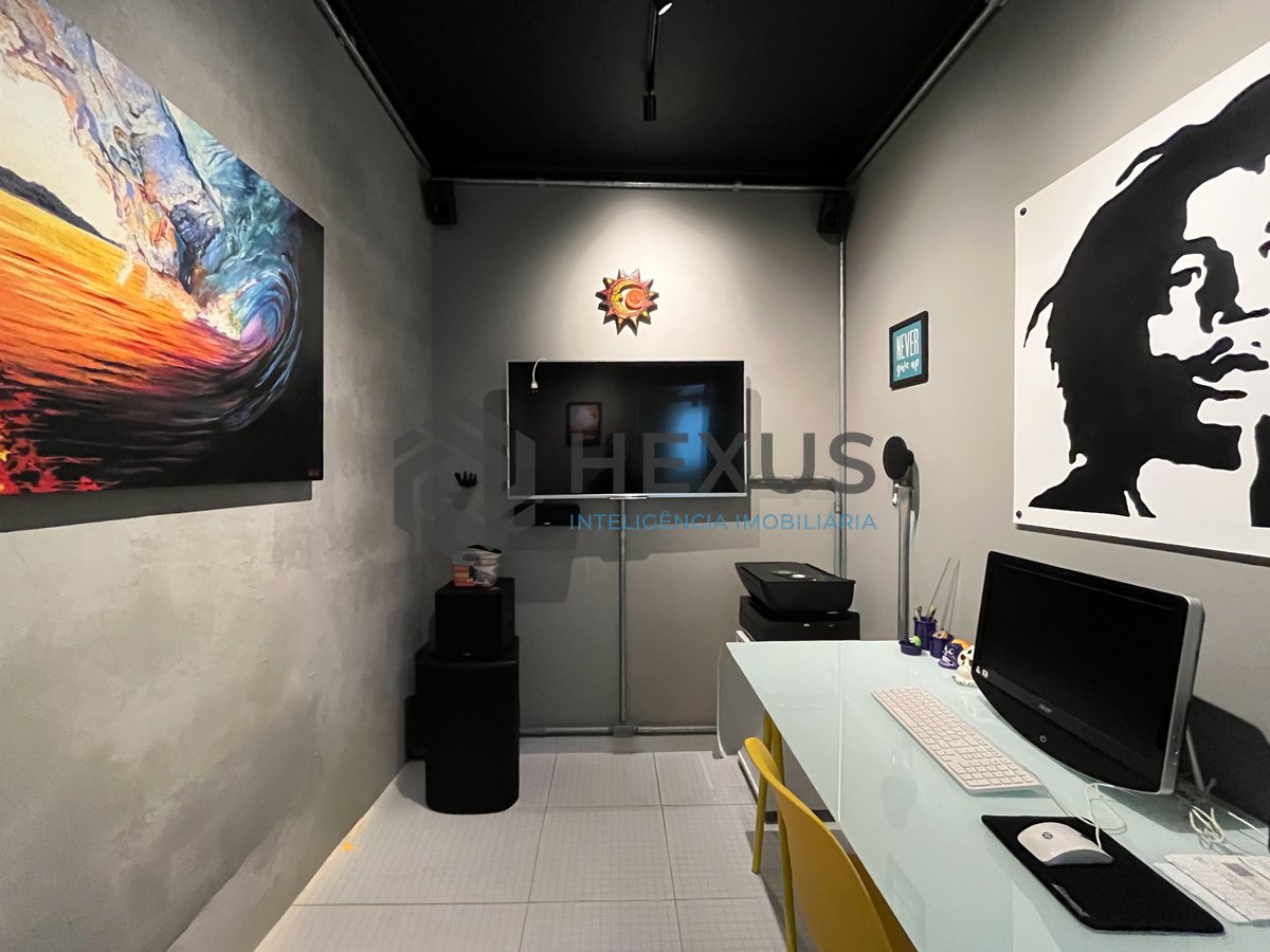 Foto 33 de Apartamento reformado com varanda e lazer a 70m da Praia das Pitangueiras, Guaruja
