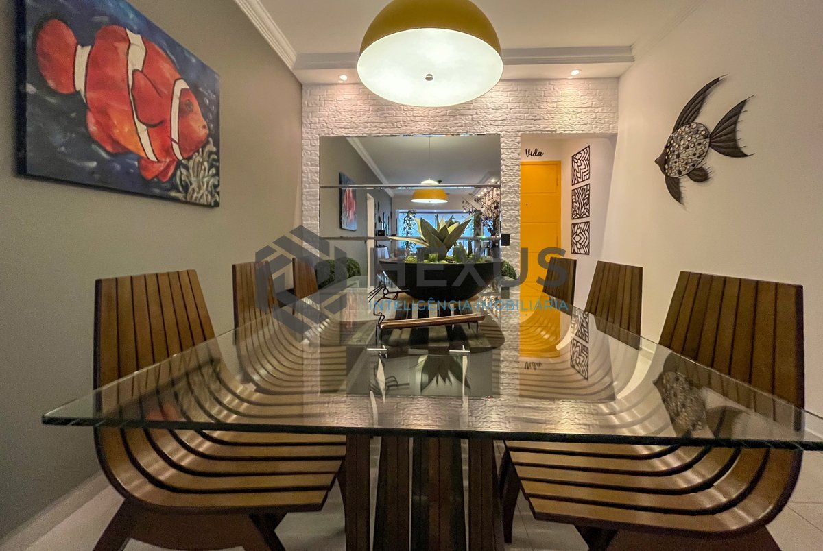 Foto 8 de Apartamento reformado com varanda e lazer a 70m da Praia das Pitangueiras, Guaruja
