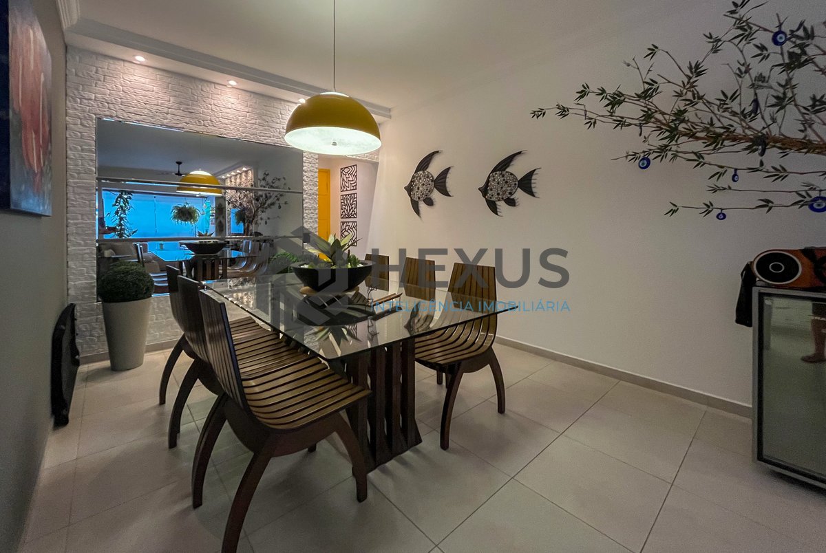 Foto 9 de Apartamento reformado com varanda e lazer a 70m da Praia das Pitangueiras, Guaruja
