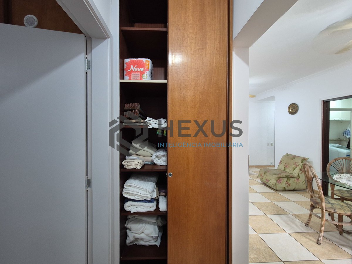 Foto 15 de Apartamento com varanda e lazer na beira mar da Praia das Pitangueiras, Guaruja