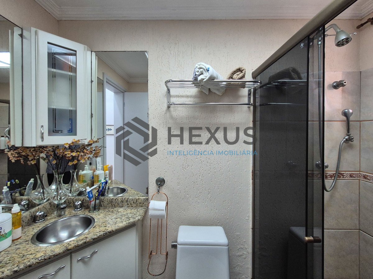 Foto 16 de Apartamento com varanda e lazer na beira mar da Praia das Pitangueiras, Guaruja
