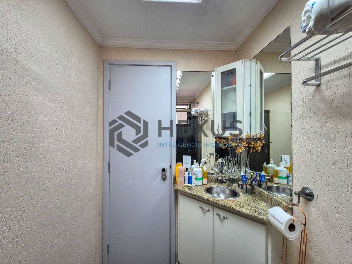 Foto 18 de Apartamento com varanda e lazer na beira mar da Praia das Pitangueiras, Guaruja