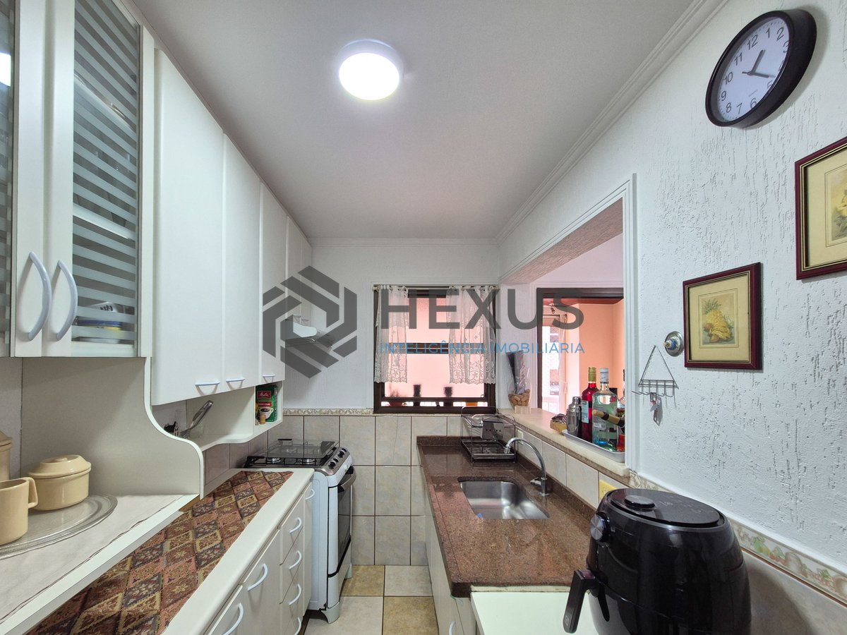 Foto 19 de Apartamento com varanda e lazer na beira mar da Praia das Pitangueiras, Guaruja