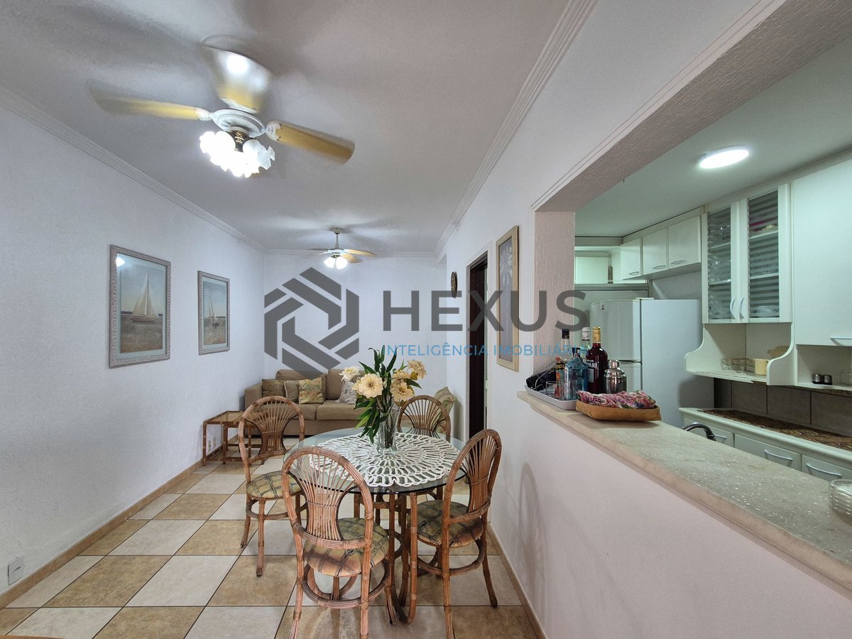 Foto 3 de Apartamento com varanda e lazer na beira mar da Praia das Pitangueiras, Guaruja