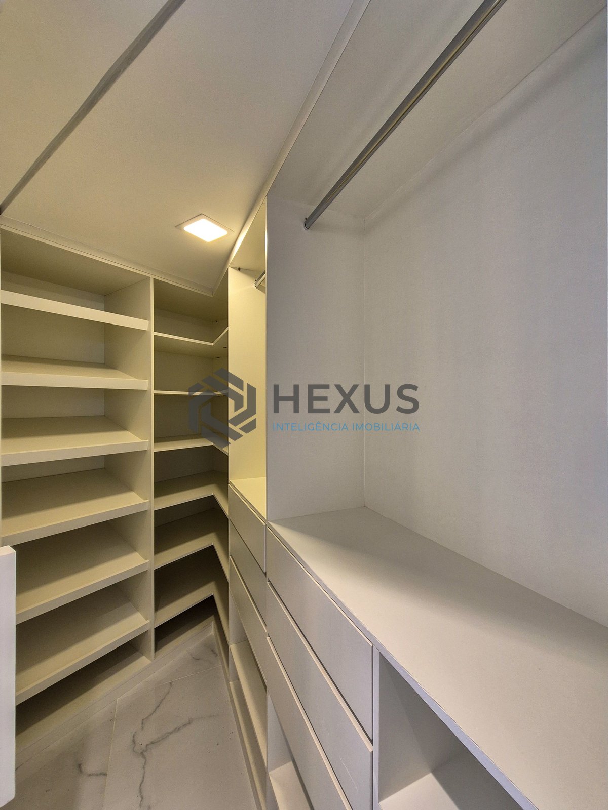 Foto 40 de Apartamento reformado frente mar com varanda gourmet e lazer de clube na Praia da Enseada, Guarujá