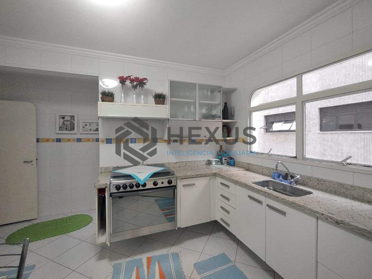 Foto 17 de Apartamento com varanda e lazer na Praia da Enseada, Guaruja