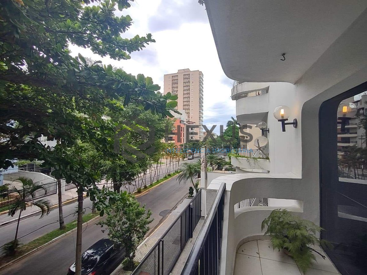 Foto 3 de Apartamento com varanda e lazer na Praia da Enseada, Guaruja