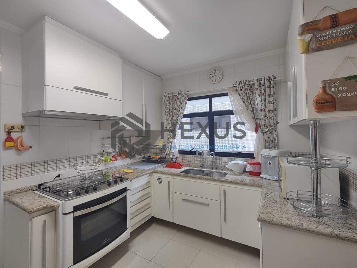 Foto 21 de Apartamento com varanda e lazer na Praia da Enseada, Guaruja