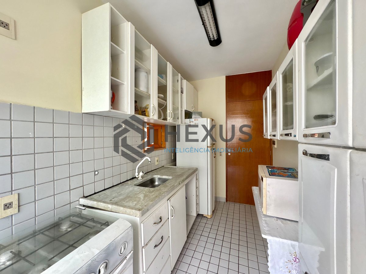 Foto 13 de Apartamento com varanda e lazer na Praia da Enseada, Guaruja