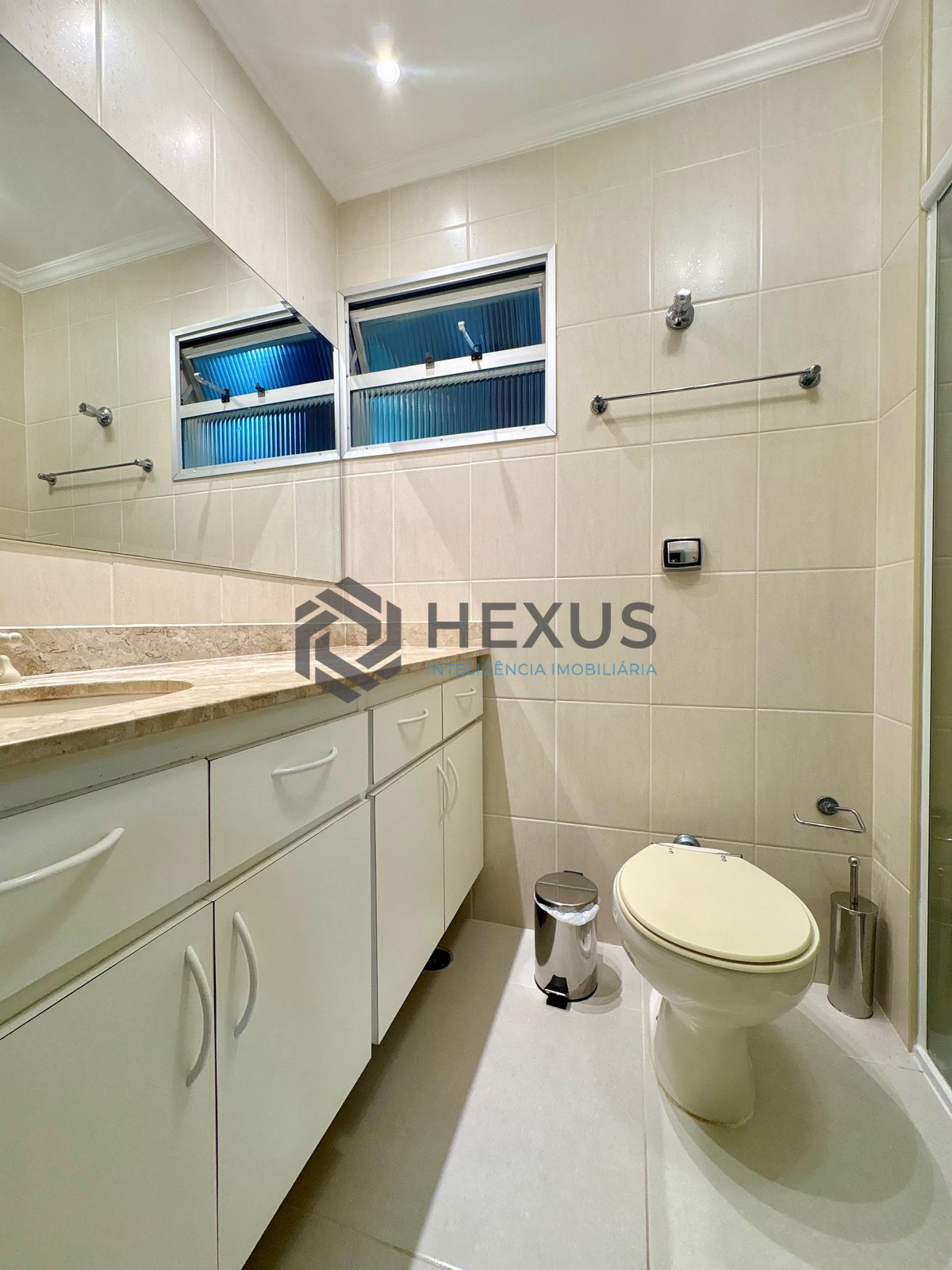 Foto 16 de Apartamento com varanda na Praia da Enseada, Guaruja