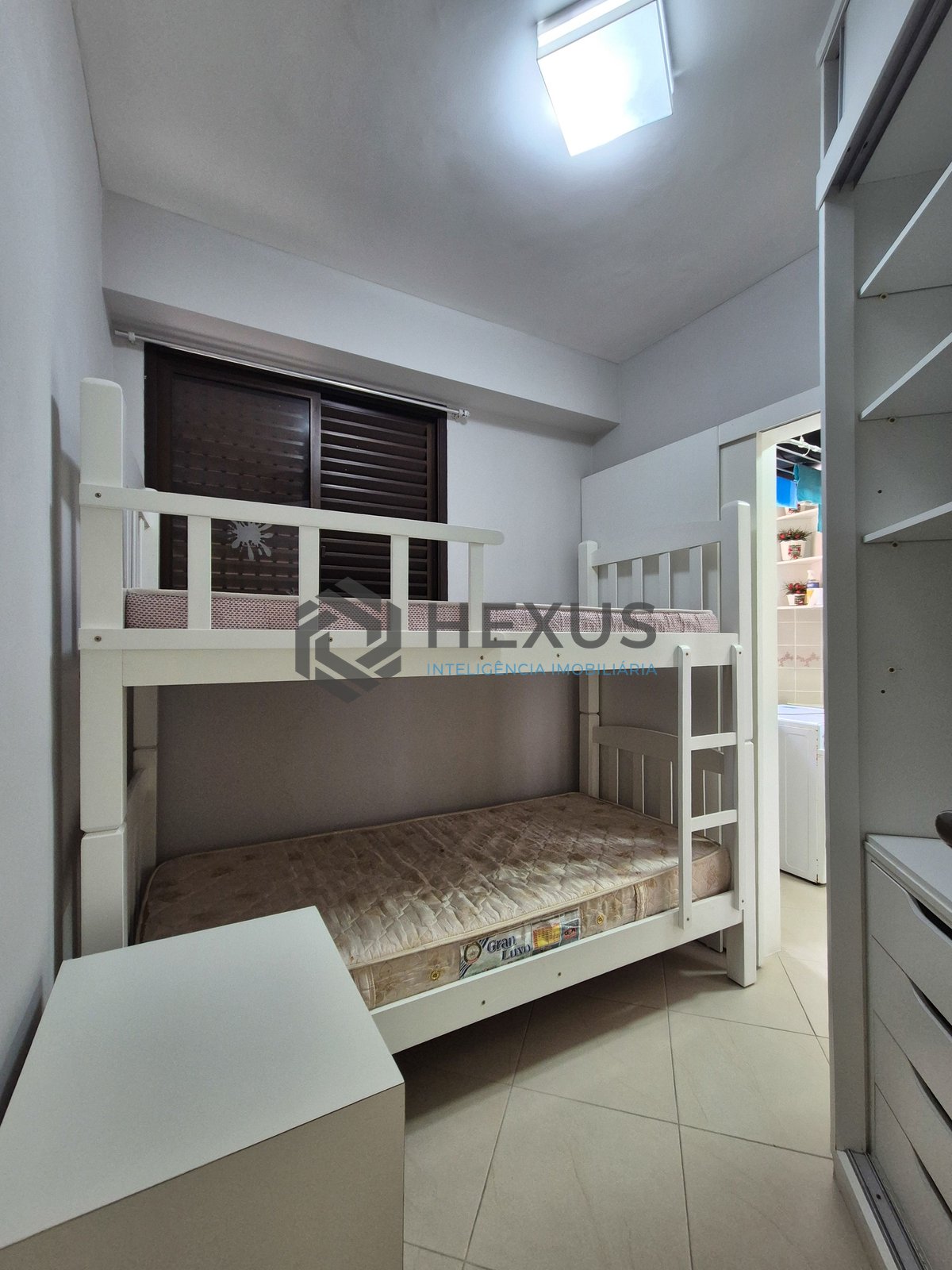 Foto 26 de Apartamento com varanda e lazer na região da Barra Funda da Praia das Pitangueiras, Guarujá