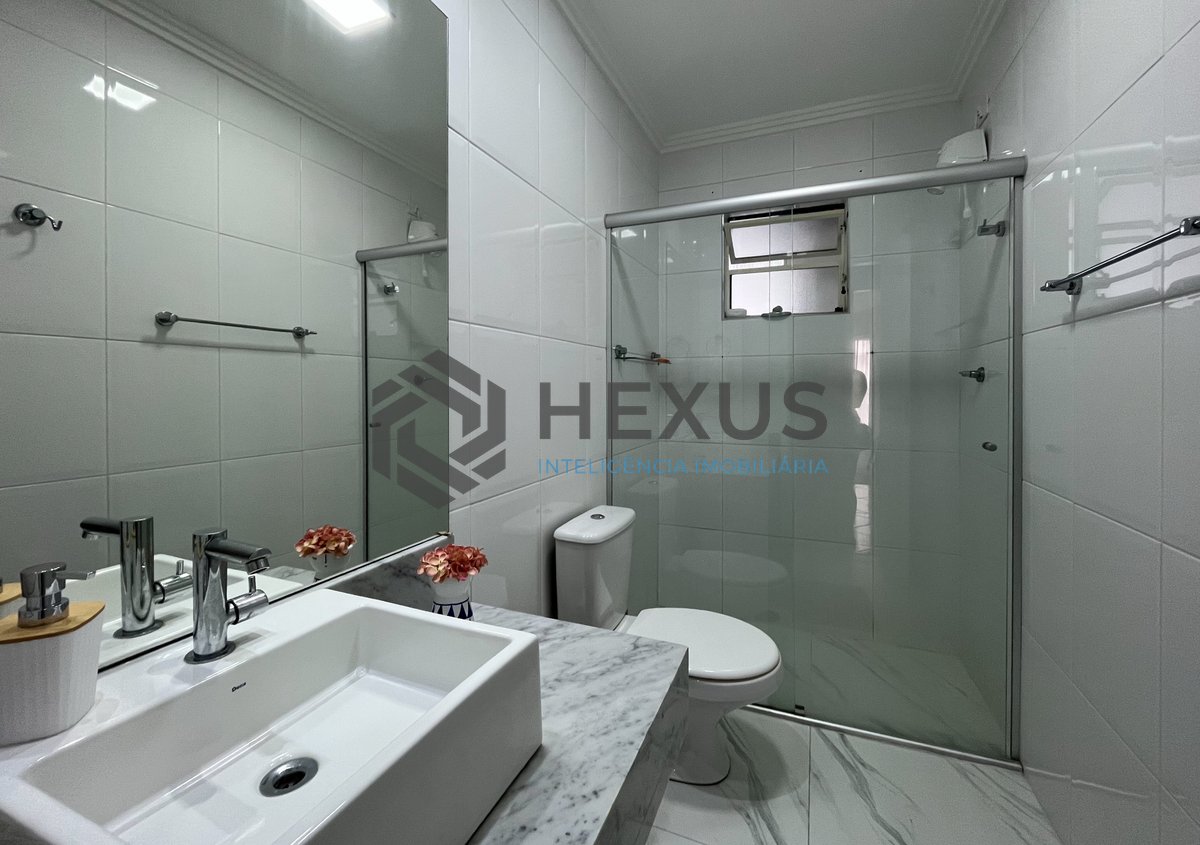 Foto 18 de Apartamento com varanda e lazer a 80m da Praia das Pitangueiras, Guaruja