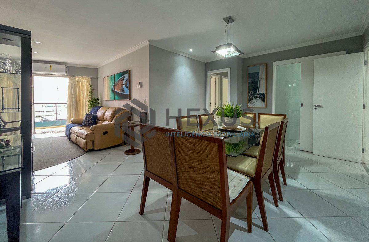 Foto 3 de Apartamento com varanda e lazer a 80m da Praia das Pitangueiras, Guaruja