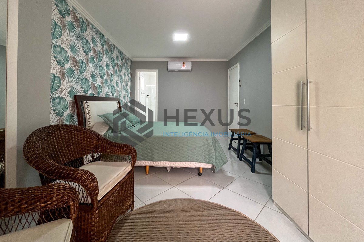 Foto 21 de Apartamento com varanda e lazer a 80m da Praia das Pitangueiras, Guaruja