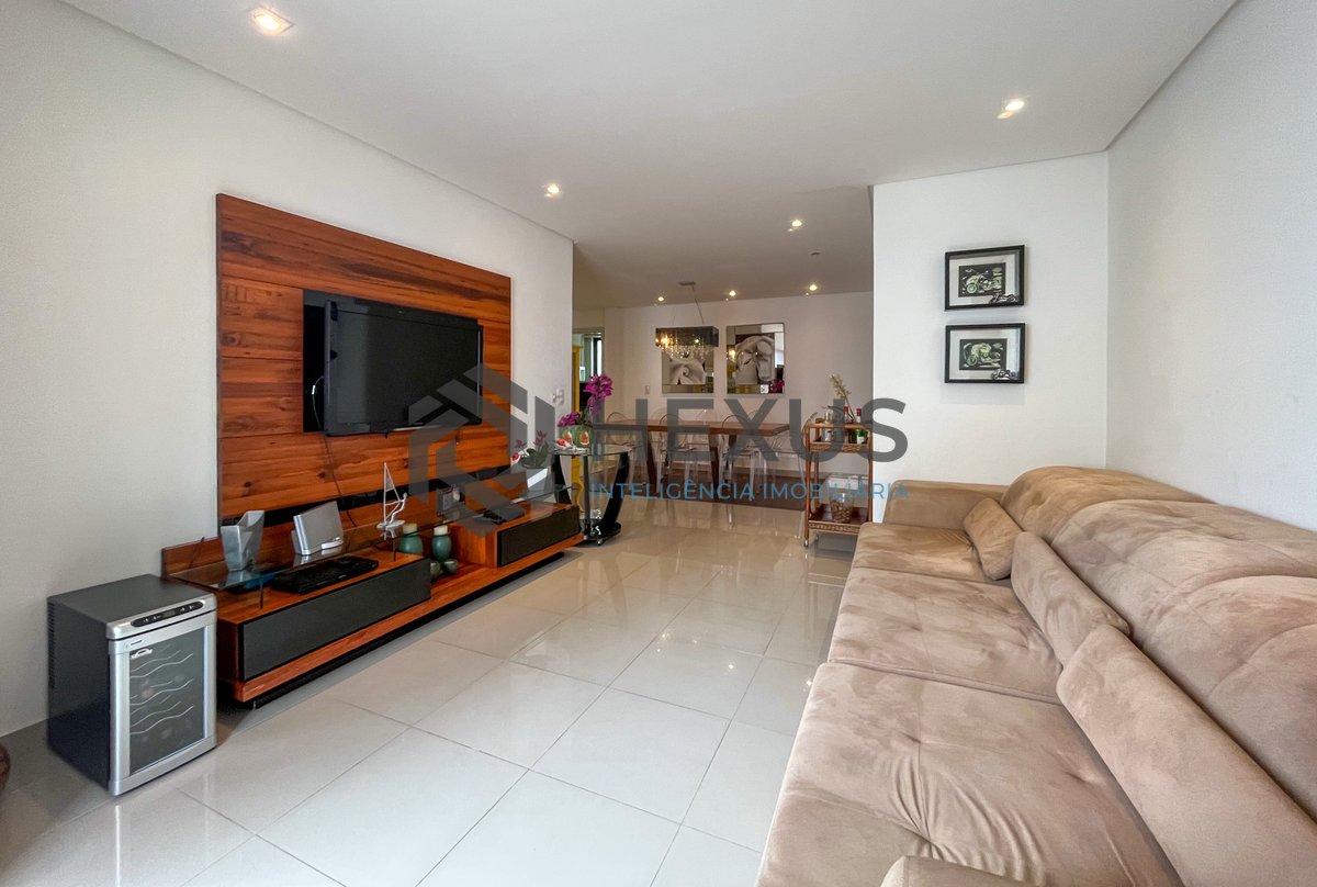 Foto 2 de Apartamento com varanda e lazer na Praia das Pitangueiras, Guaruja