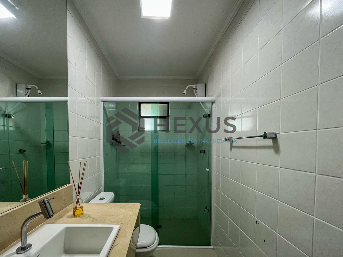 Foto 16 de Apartamento com varanda e lazer na Praia das Pitangueiras, Guaruja