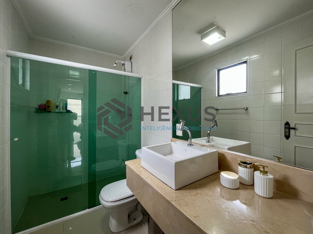 Foto 22 de Apartamento com varanda e lazer na Praia das Pitangueiras, Guaruja