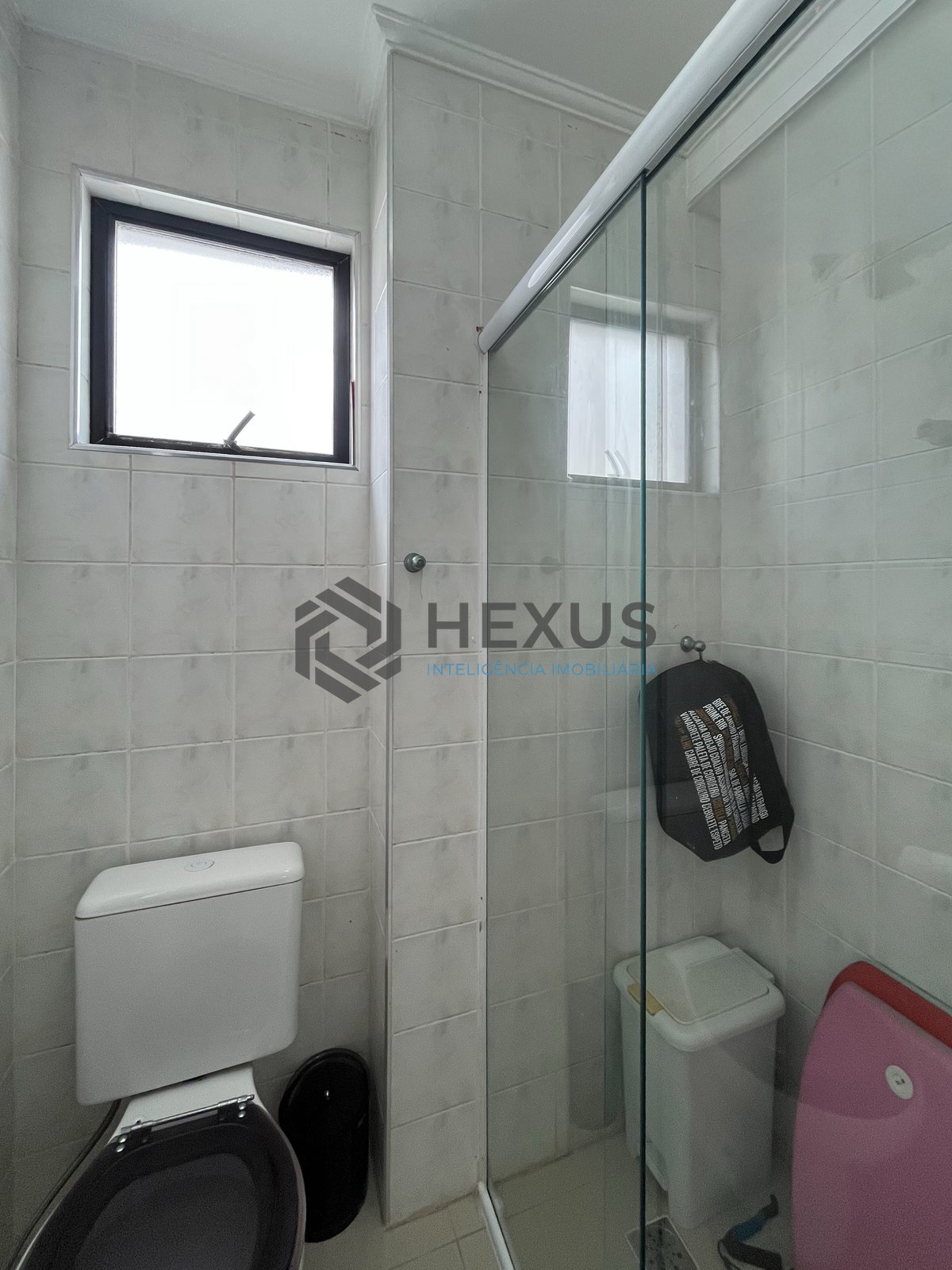 Foto 29 de Apartamento com varanda e lazer na Praia das Pitangueiras, Guaruja