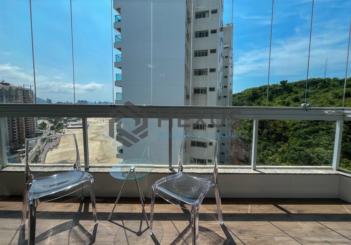 Foto 3 de Apartamento com varanda vista mar na beira mar da Praia das Pitangueiras, Guaruja