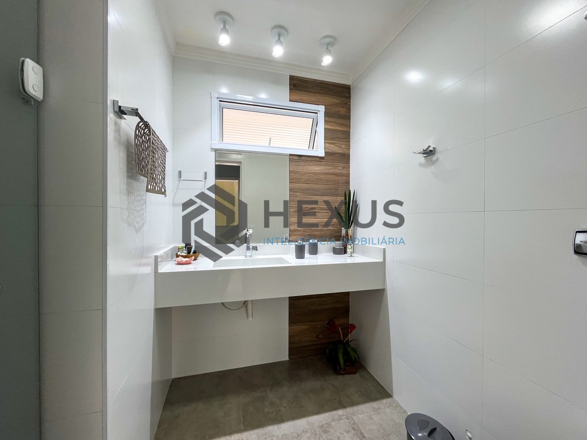 Foto 22 de Apartamento com varanda vista mar na beira mar da Praia das Pitangueiras, Guaruja