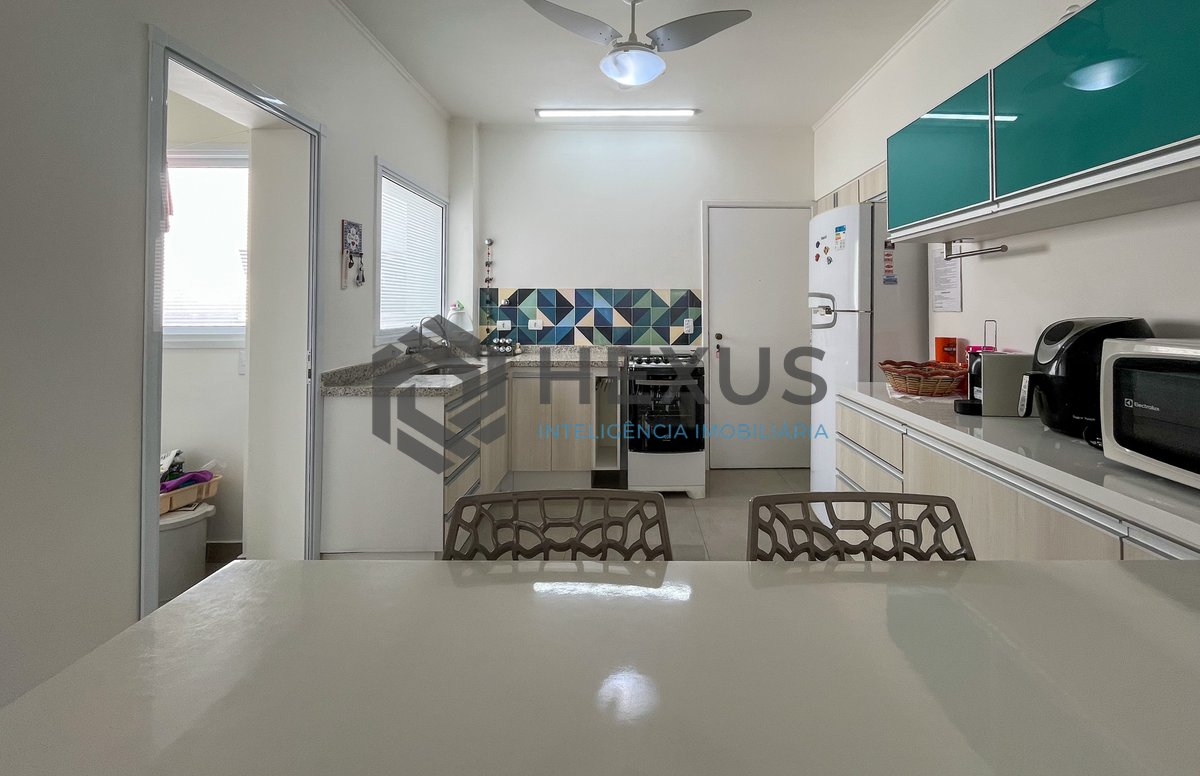 Foto 32 de Apartamento com varanda vista mar na beira mar da Praia das Pitangueiras, Guaruja