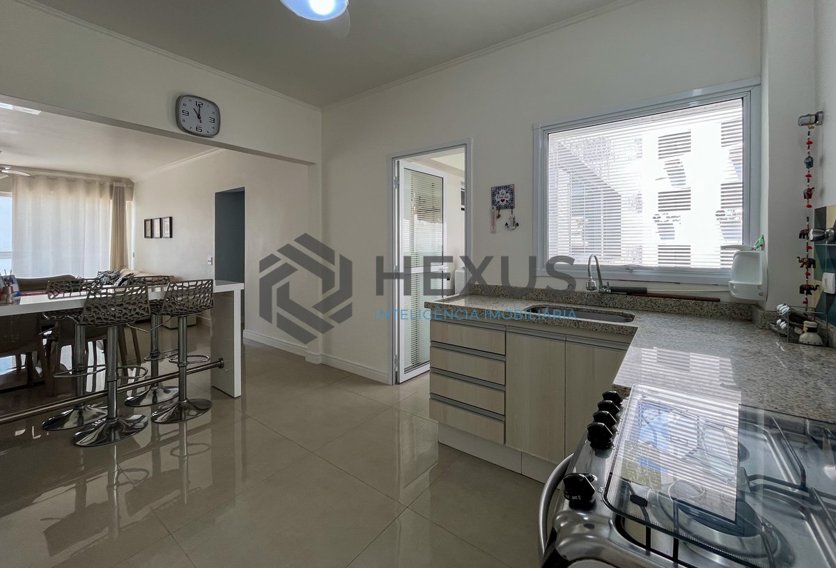 Foto 34 de Apartamento com varanda vista mar na beira mar da Praia das Pitangueiras, Guaruja