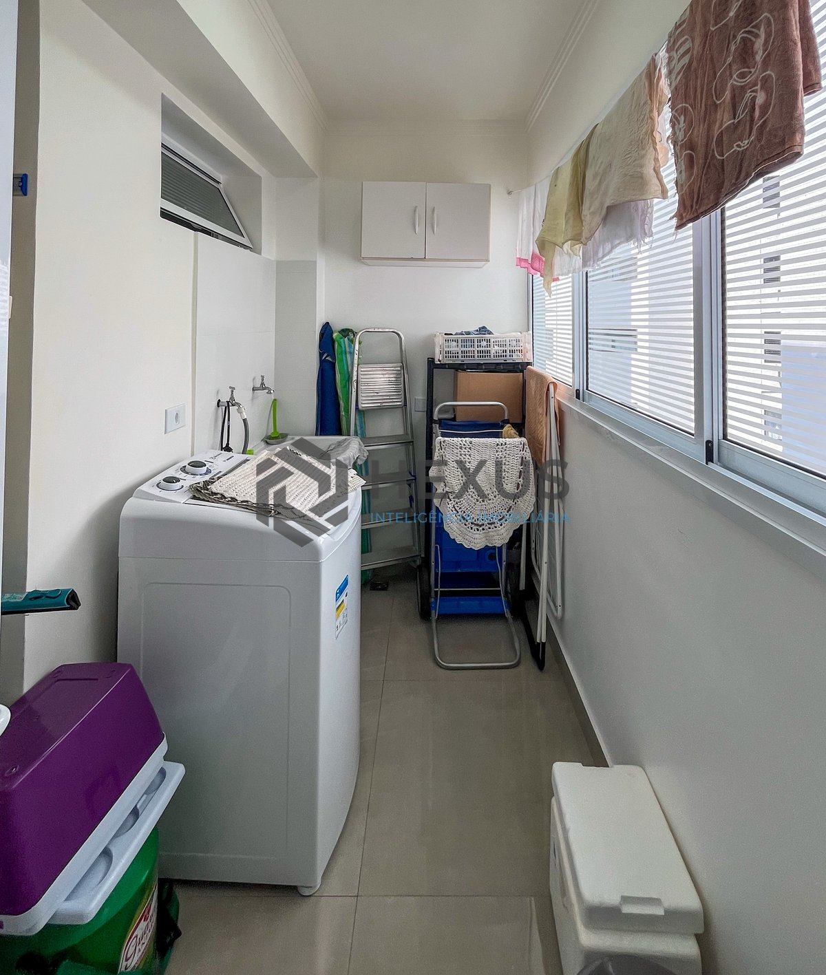 Foto 35 de Apartamento com varanda vista mar na beira mar da Praia das Pitangueiras, Guaruja