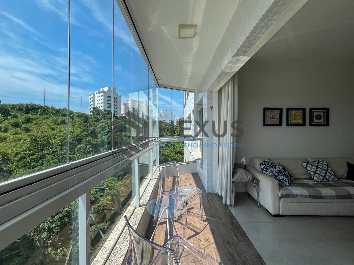 Foto 10 de Apartamento com varanda vista mar na beira mar da Praia das Pitangueiras, Guaruja