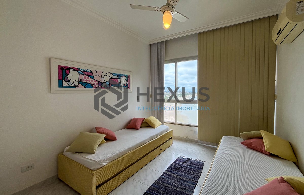 Foto 15 de Apartamento com varanda vista mar na beira mar da Praia das Pitangueiras, Guaruja