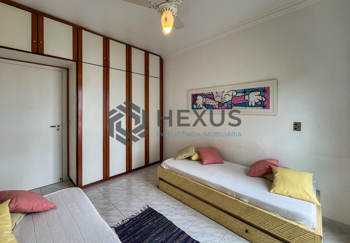 Foto 16 de Apartamento com varanda vista mar na beira mar da Praia das Pitangueiras, Guaruja
