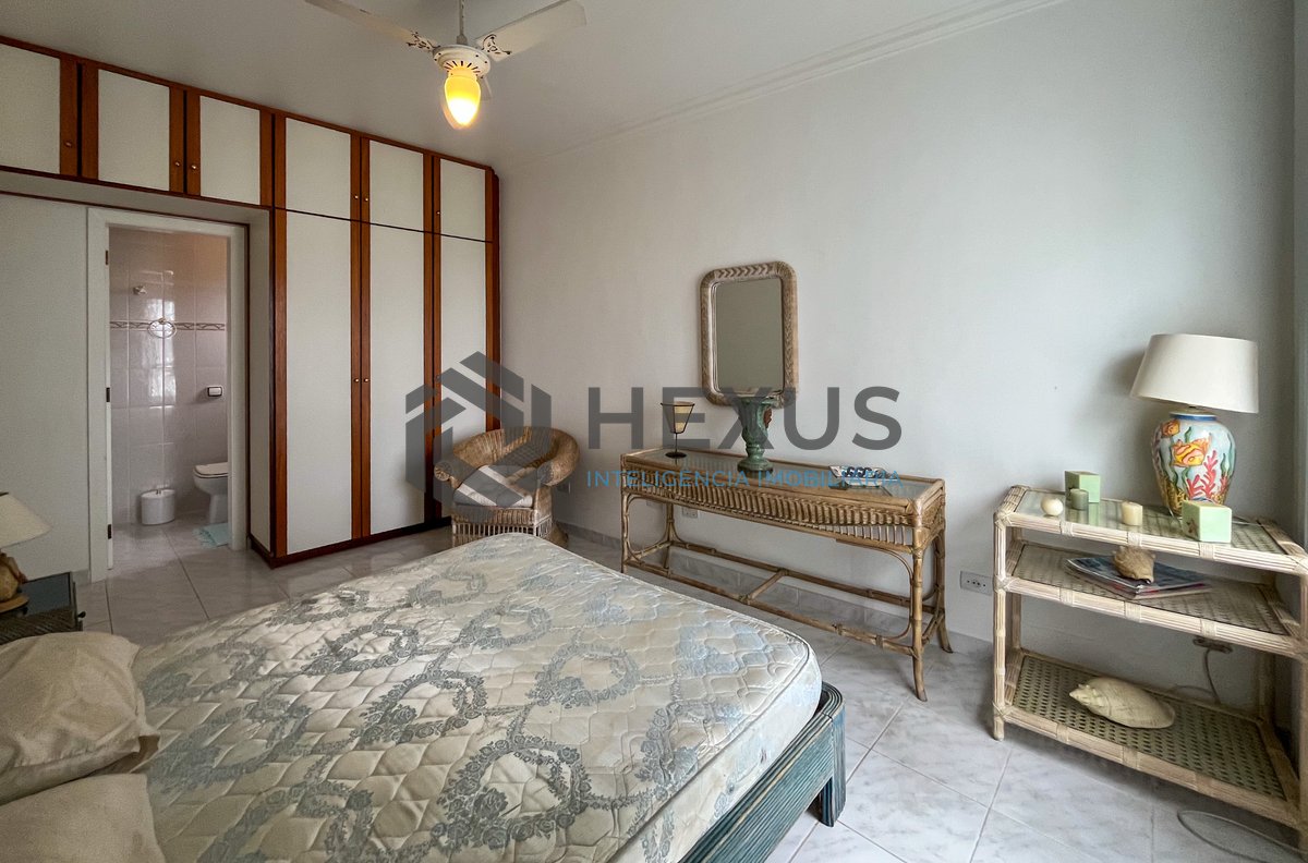 Foto 21 de Apartamento com varanda vista mar na beira mar da Praia das Pitangueiras, Guaruja