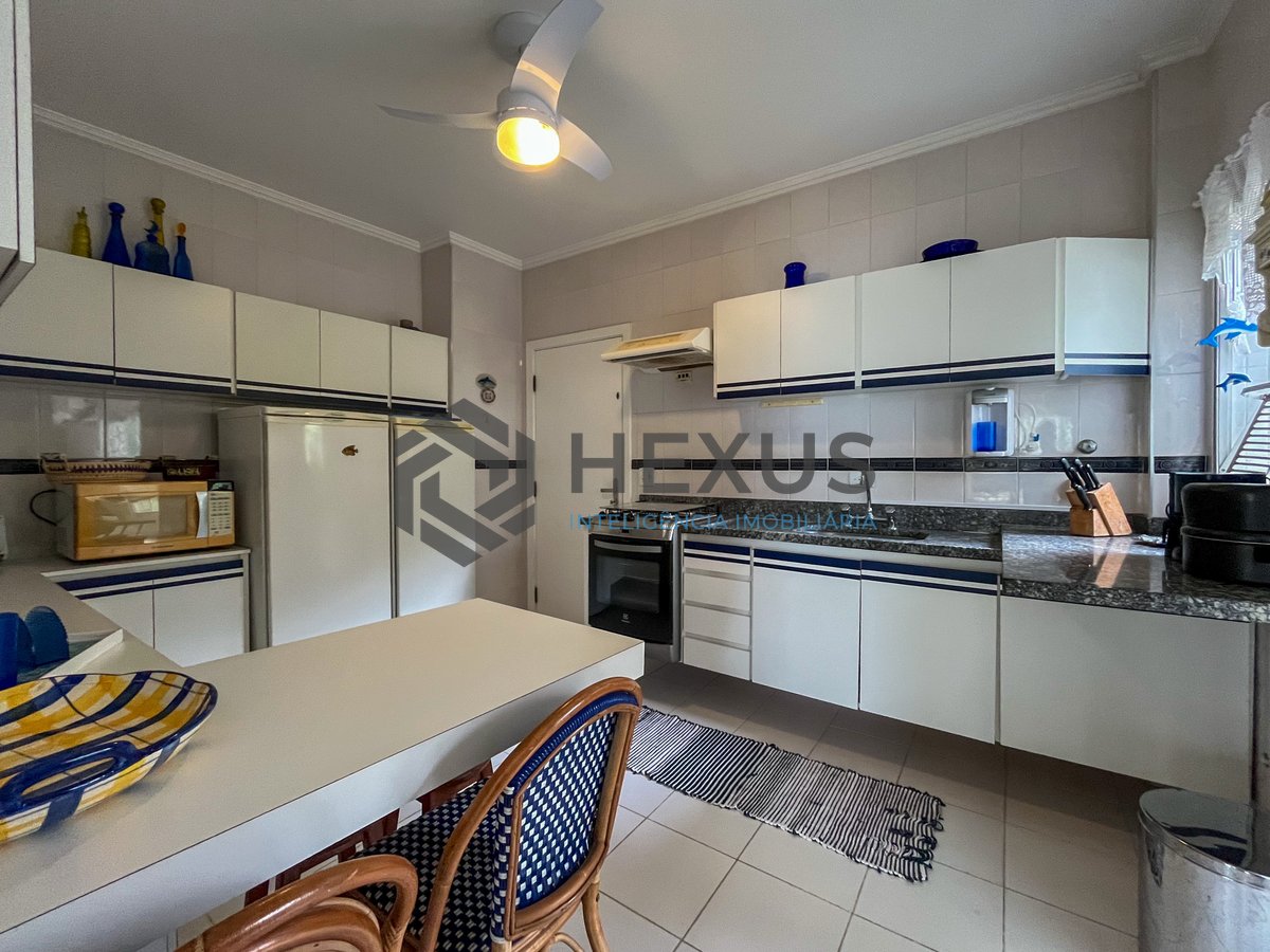 Foto 26 de Apartamento com varanda vista mar na beira mar da Praia das Pitangueiras, Guaruja