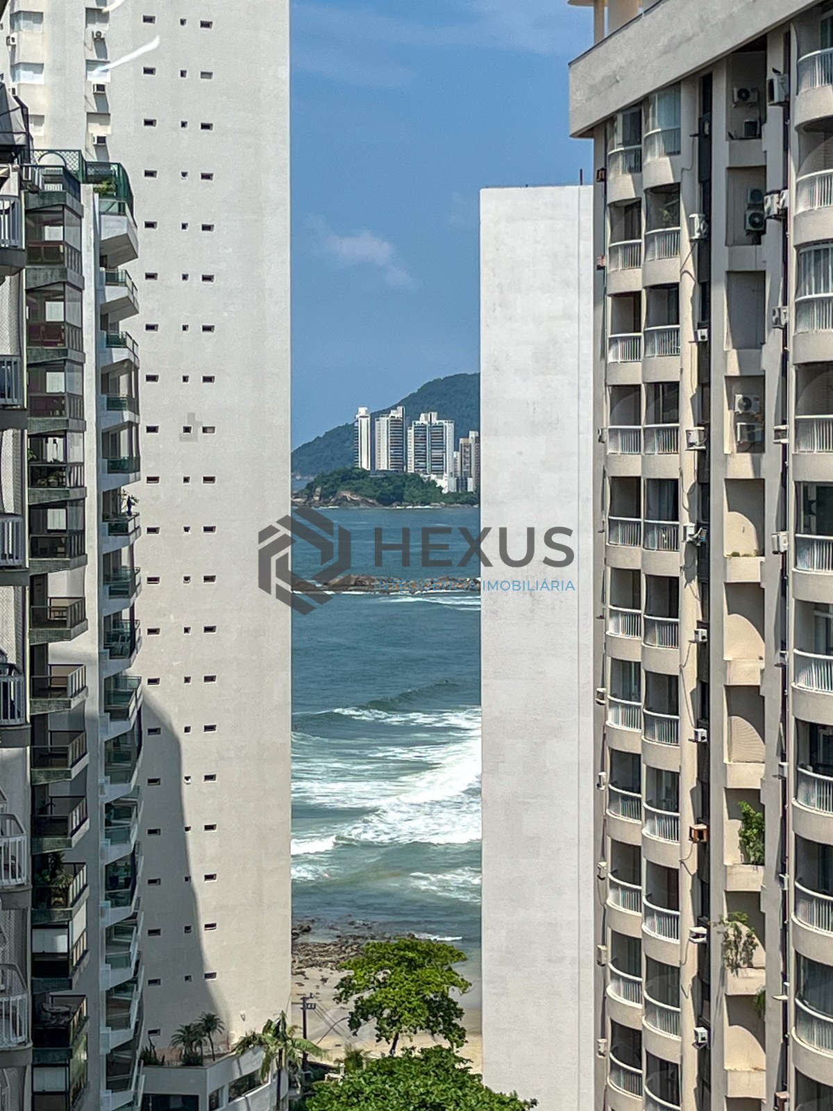 Foto 18 de Apartamento com varanda vista mar e vaga à venda, Pitangueiras, Guarujá, SP