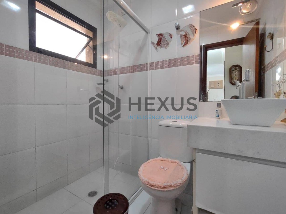 Foto 12 de Apartamento com varanda e lazer na Praia da Enseada, Guaruja