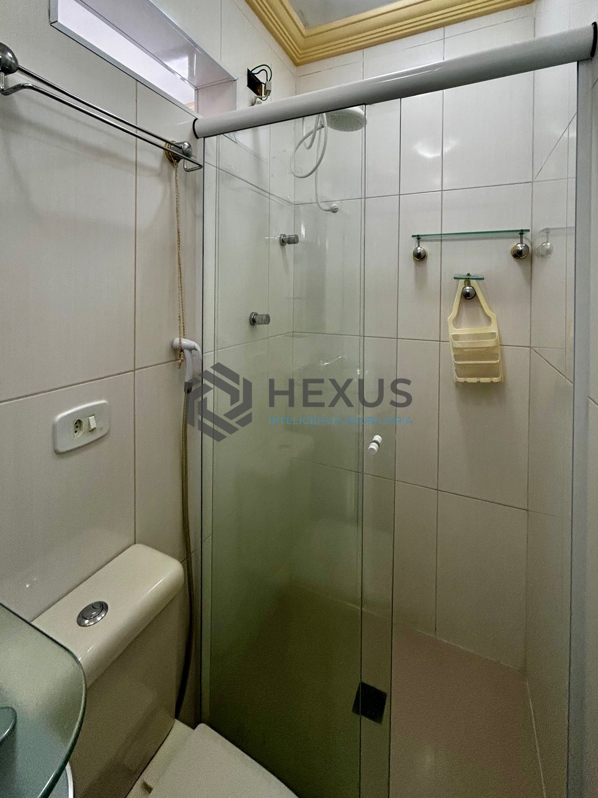 Foto 20 de Apartamento com varanda e lazer na Praia da Enseada, Guaruja