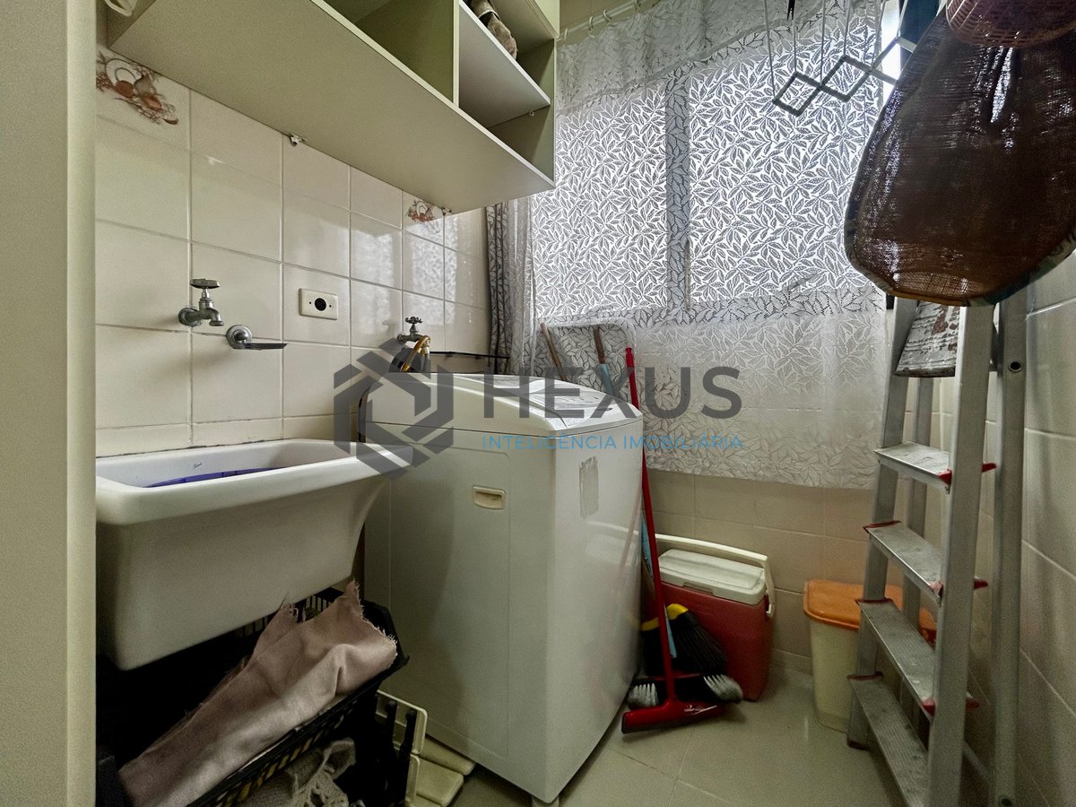 Foto 9 de Apartamento com varanda e lazer na Praia da Enseada, Guaruja