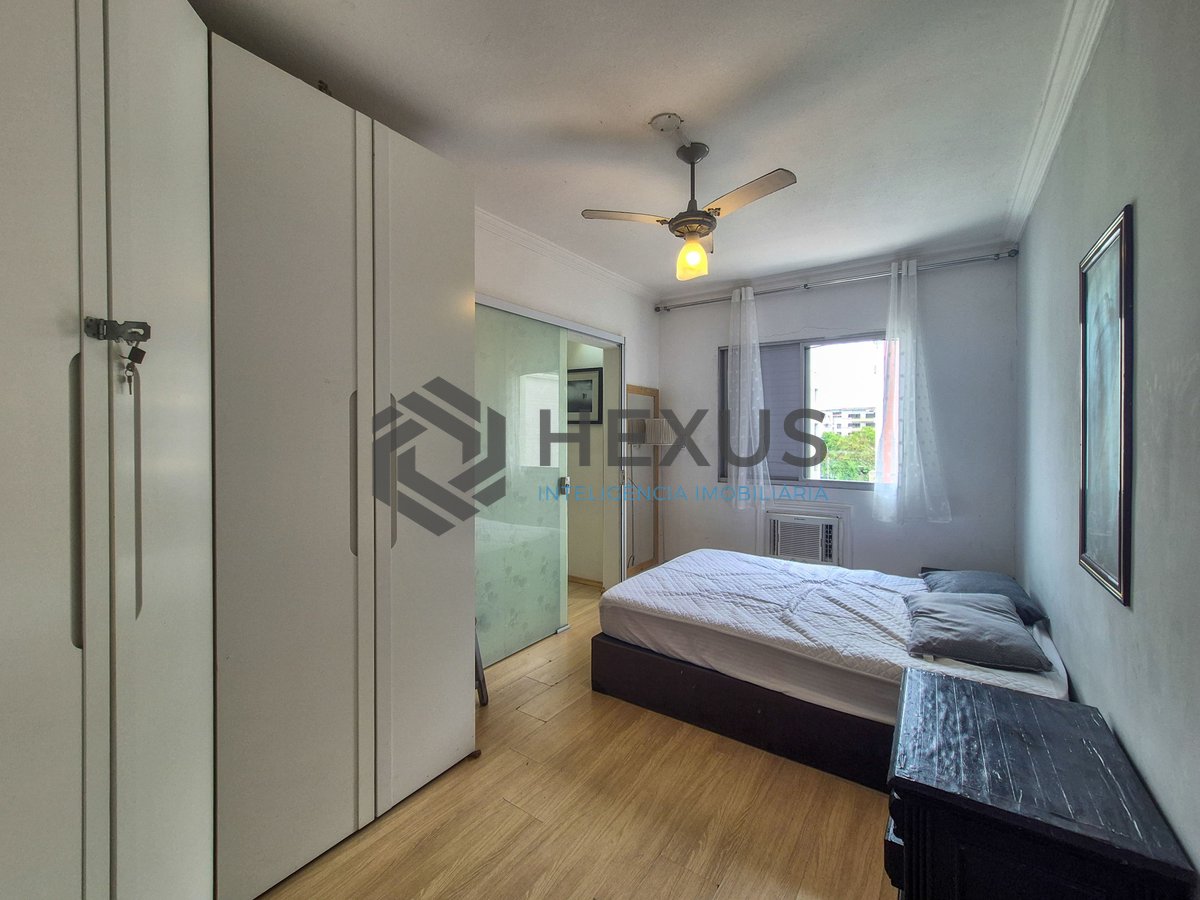 Foto 11 de Apartamento reformado com varanda na Praia das Asturias, Guaruja