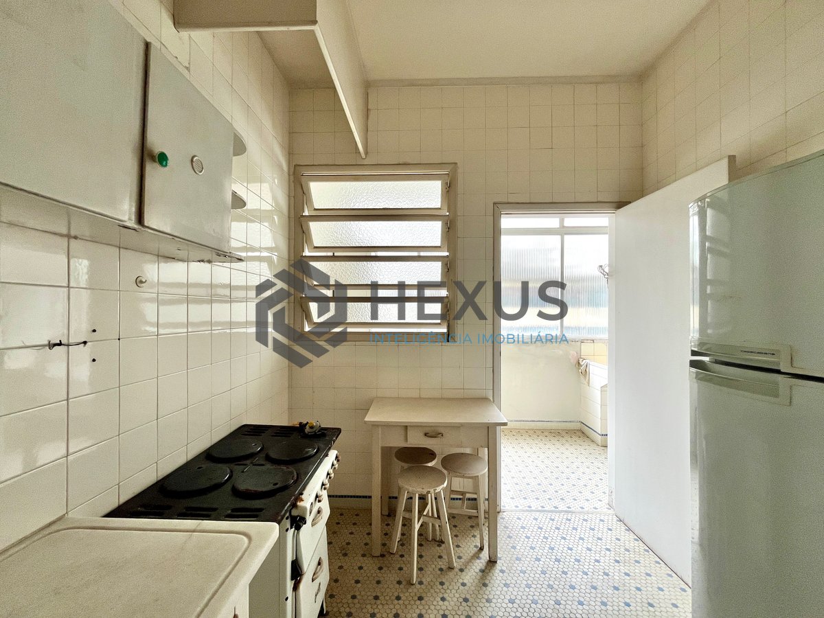 Foto 16 de Apartamento com varanda vista mar na beira mar da Praia das Pitangueiras, Guarujá