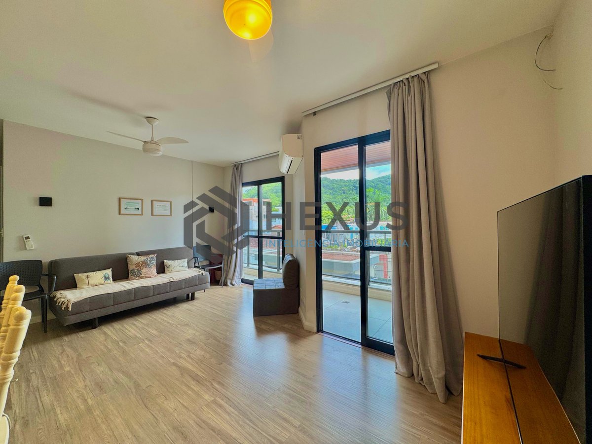 Foto 2 de Apartamento com varanda e lazer a 2 quadras da Praia do Tombo, Guarujá