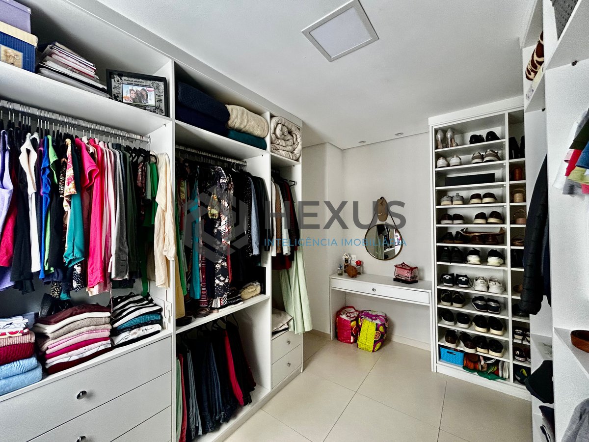 Foto 20 de Apartamento reformado com varanda gourmet e lazer na Praia das Pitangueiras, Guaruja