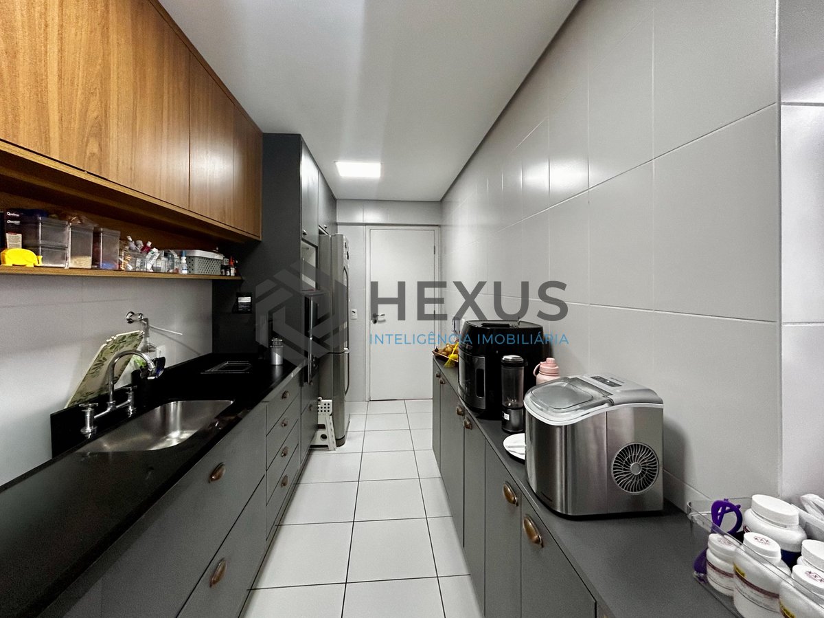 Foto 30 de Apartamento reformado com varanda gourmet e lazer na Praia das Pitangueiras, Guaruja