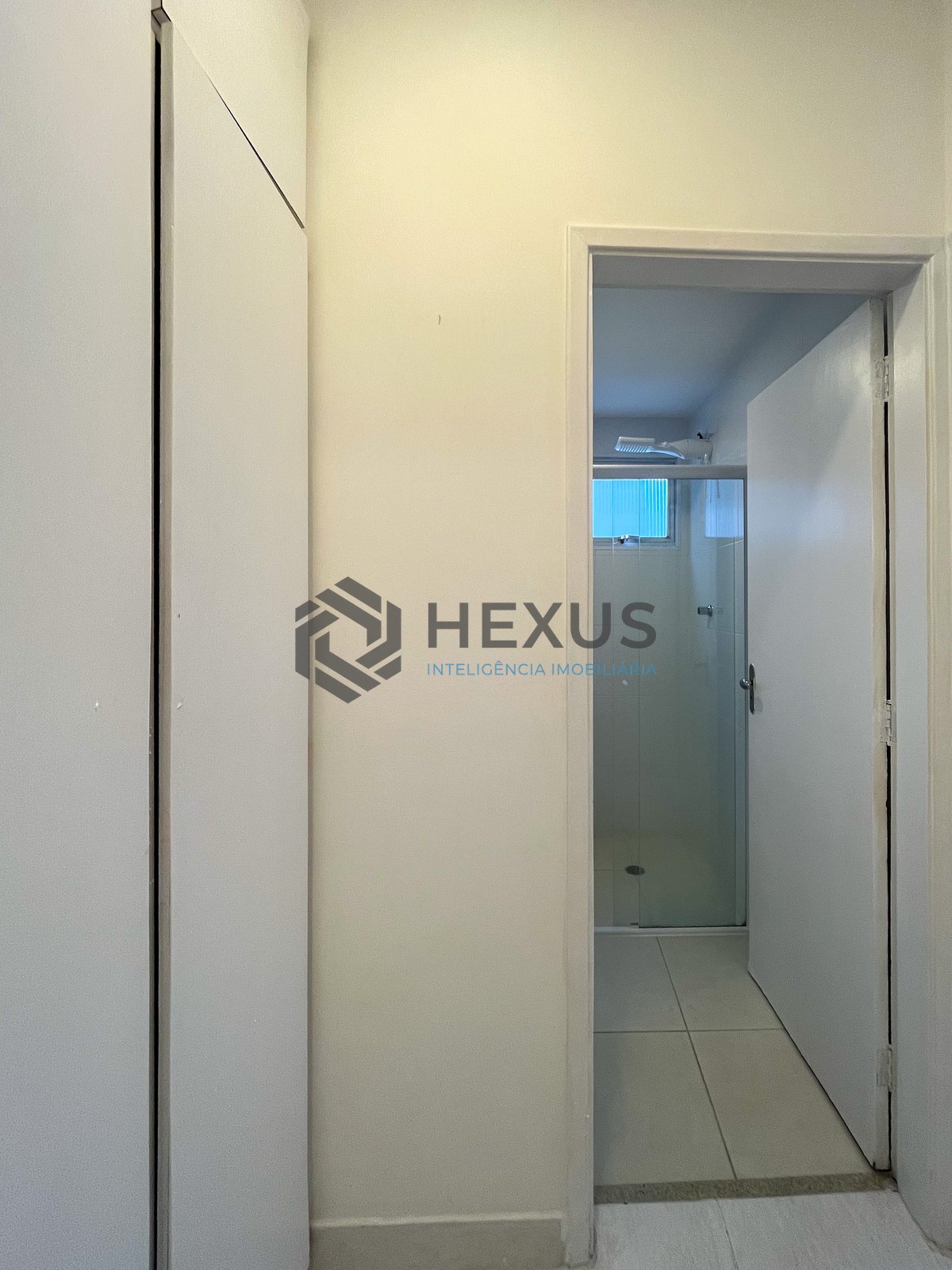 Foto 10 de Apartamento na Praia das Pitangueiras, Guaruja