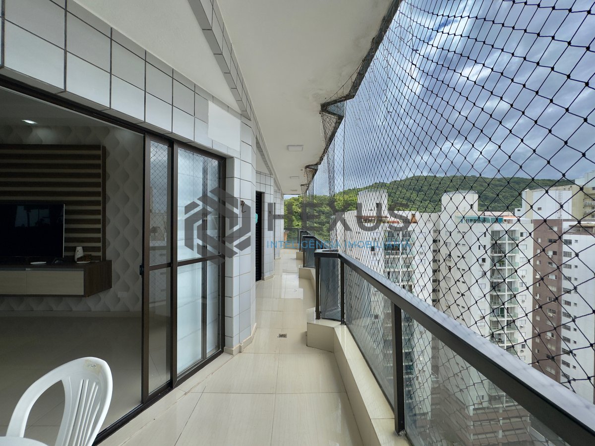 Foto 41 de Cobertura reformada com piscina e varanda gourmet vista mar na Praia das Pitangueiras, Guaruja