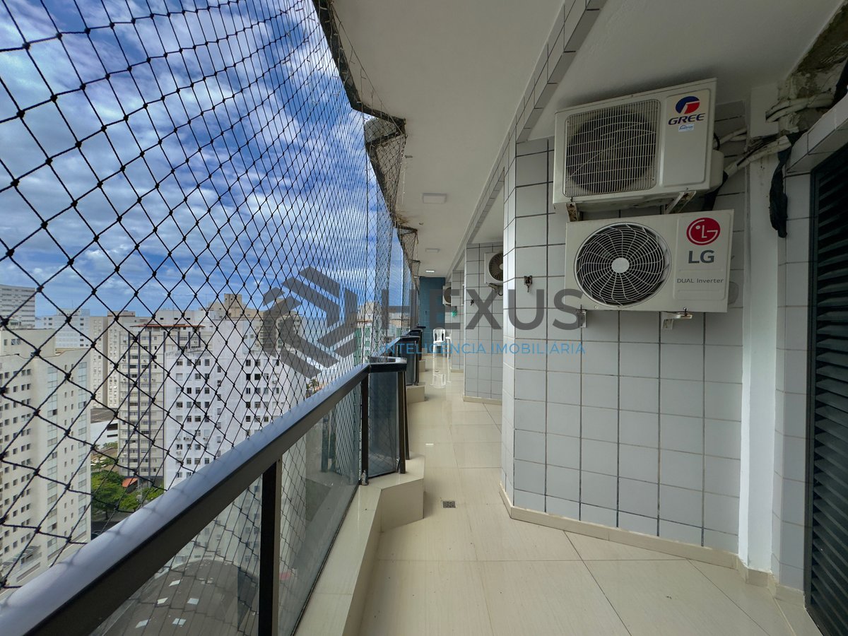 Foto 42 de Cobertura reformada com piscina e varanda gourmet vista mar na Praia das Pitangueiras, Guaruja