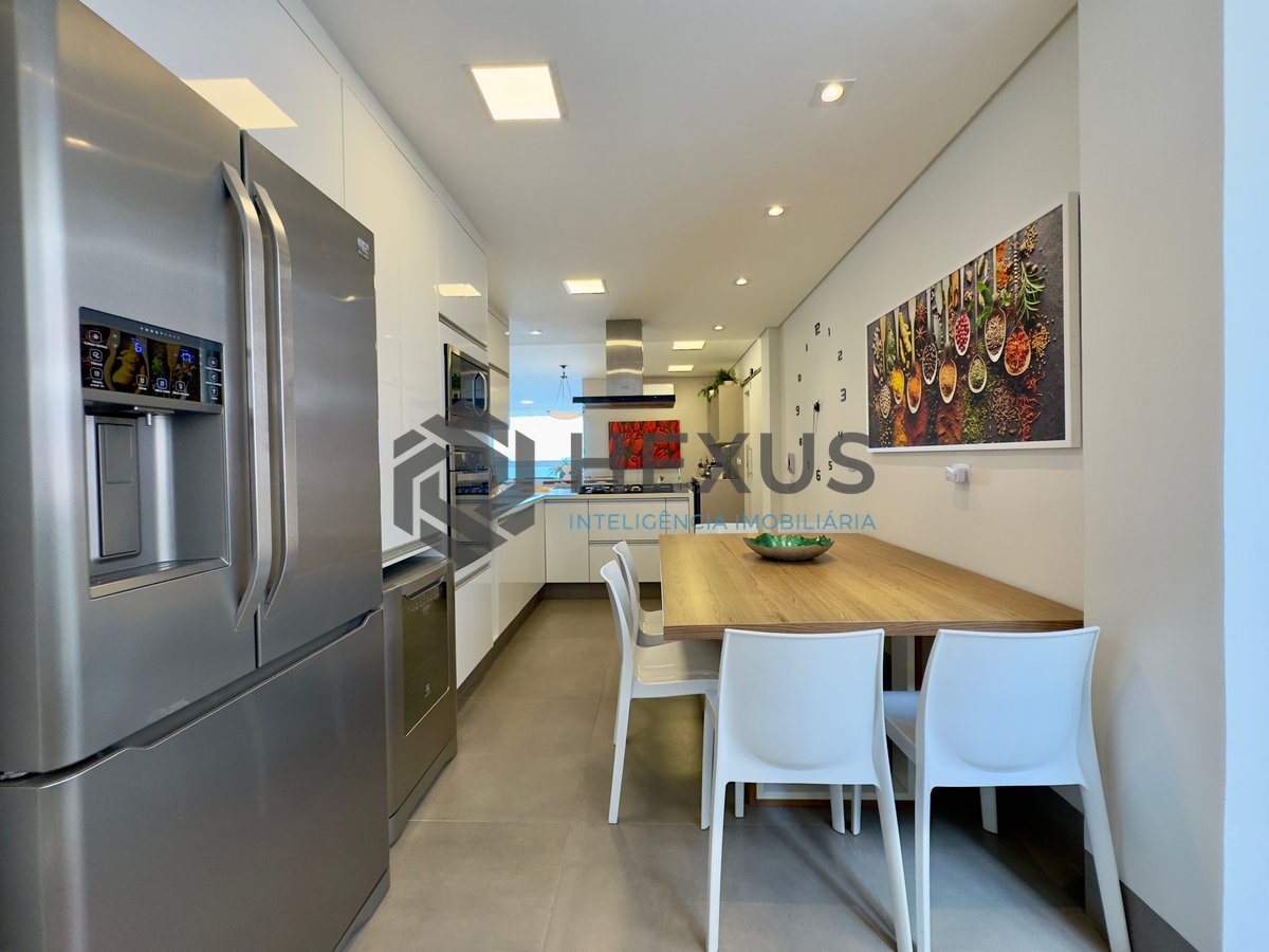 Foto 20 de Apartamento reformado frente mar com varanda gourmet e lazer na Praia das Asturias, Guaruja