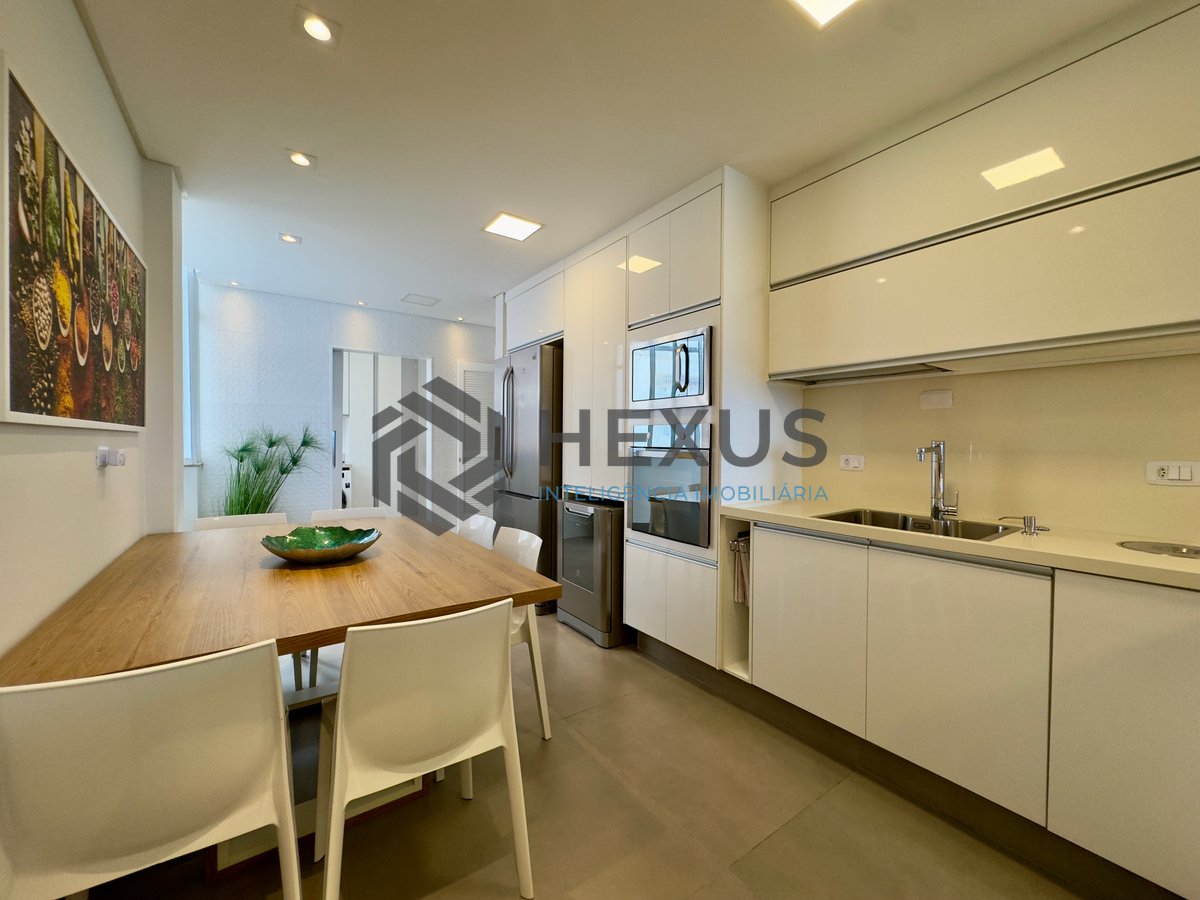 Foto 21 de Apartamento reformado frente mar com varanda gourmet e lazer na Praia das Asturias, Guaruja