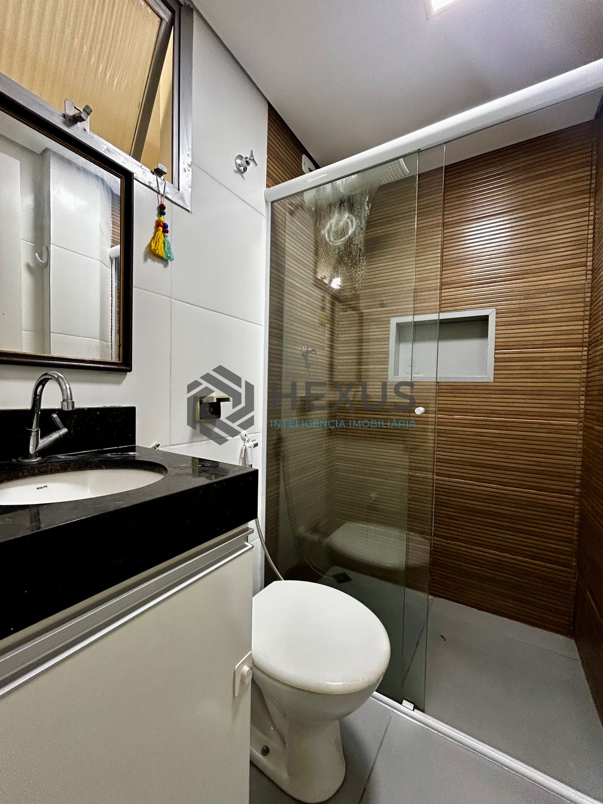 Foto 14 de Apartamento com varanda e lazer na Praia da Enseada, Guaruja