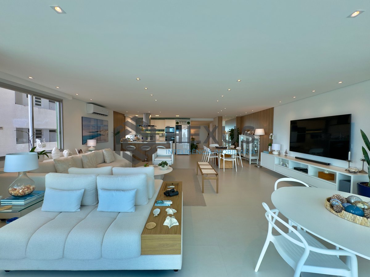 Foto 4 de Apartamento reformado frente mar com varanda e lazer na Praia das Asturias, Guaruja