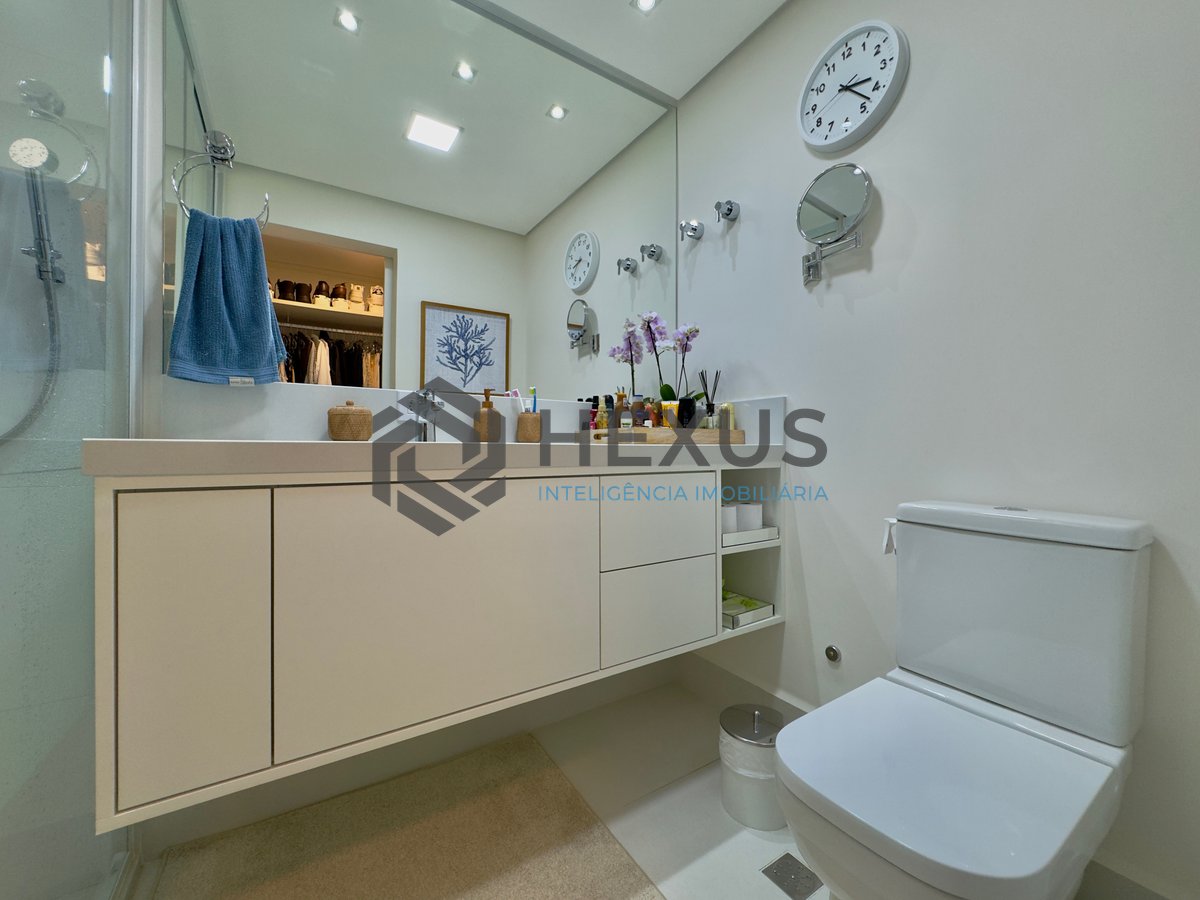 Foto 34 de Apartamento reformado frente mar com varanda e lazer na Praia das Asturias, Guaruja